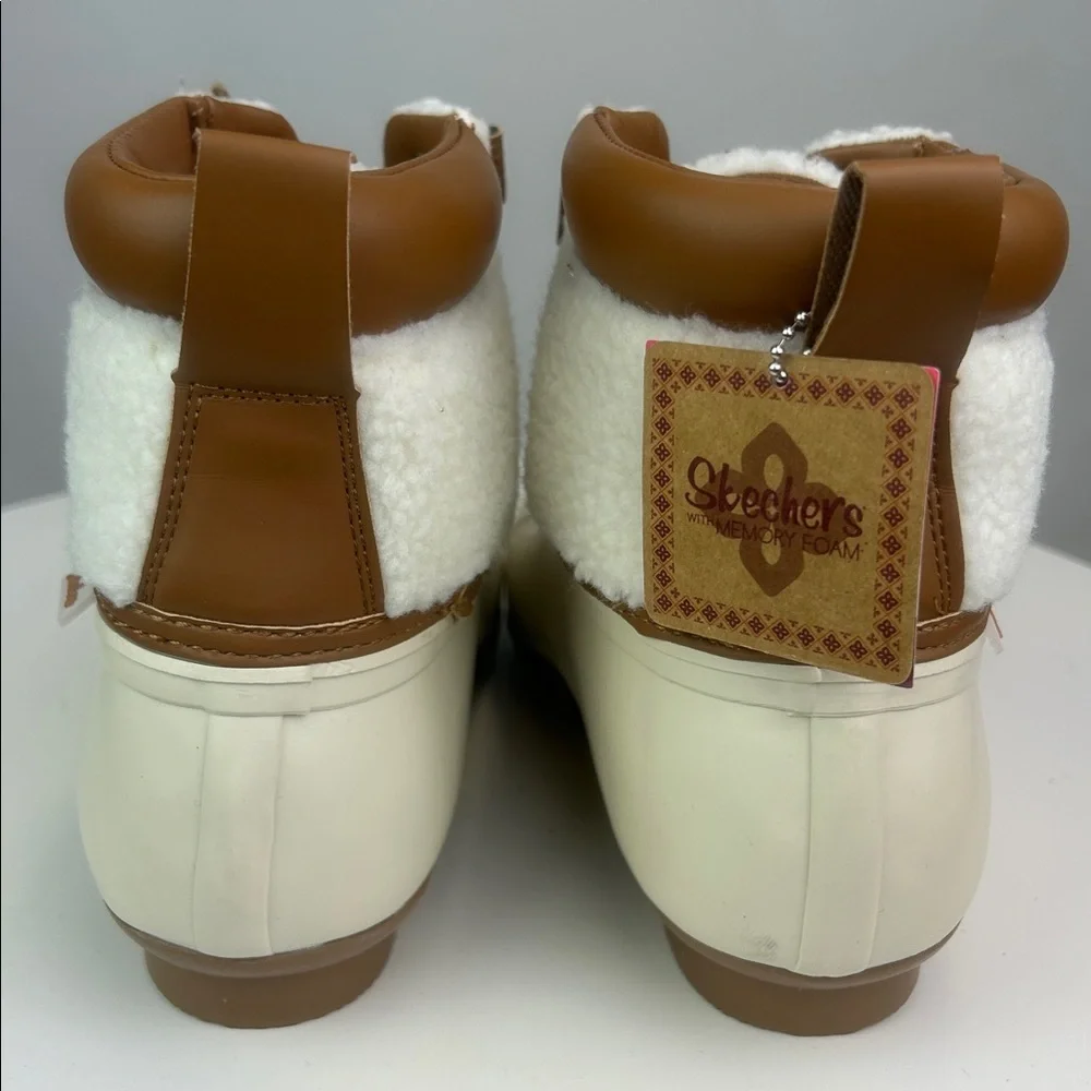 NWT Sketchers Waterproof  Pond Sherpa Snuggle Boots Women’s Size 9